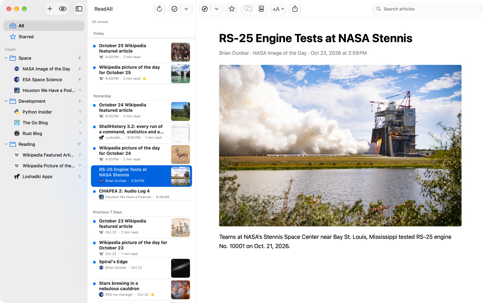 ReadAll on the Mac: folders of feeds in the sidebar, the article list, and NASA's image of the day in the reader